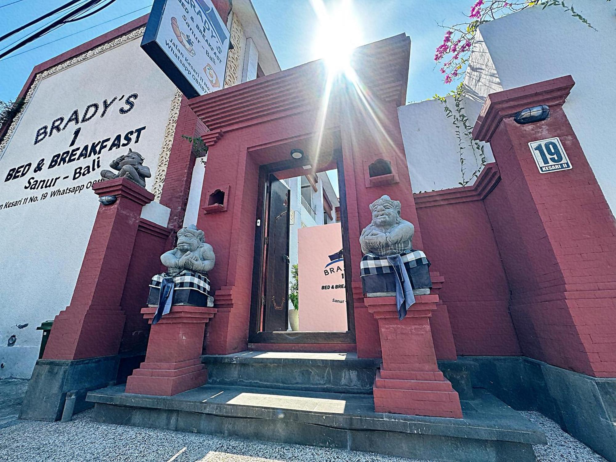 Brady's Close To * Sanur (Bali)
