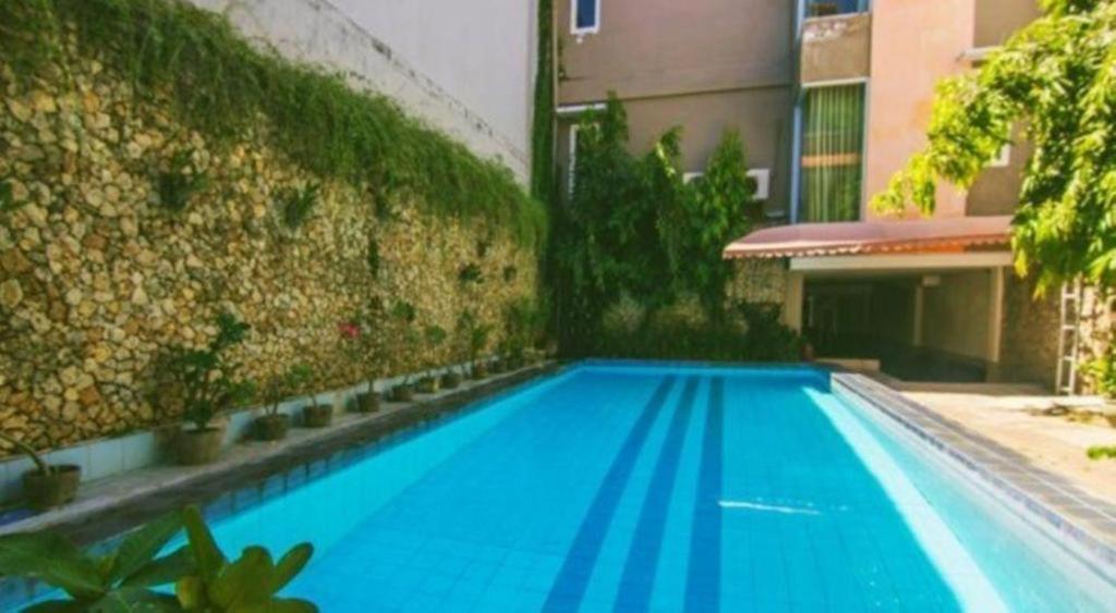 Ayu Hotel *