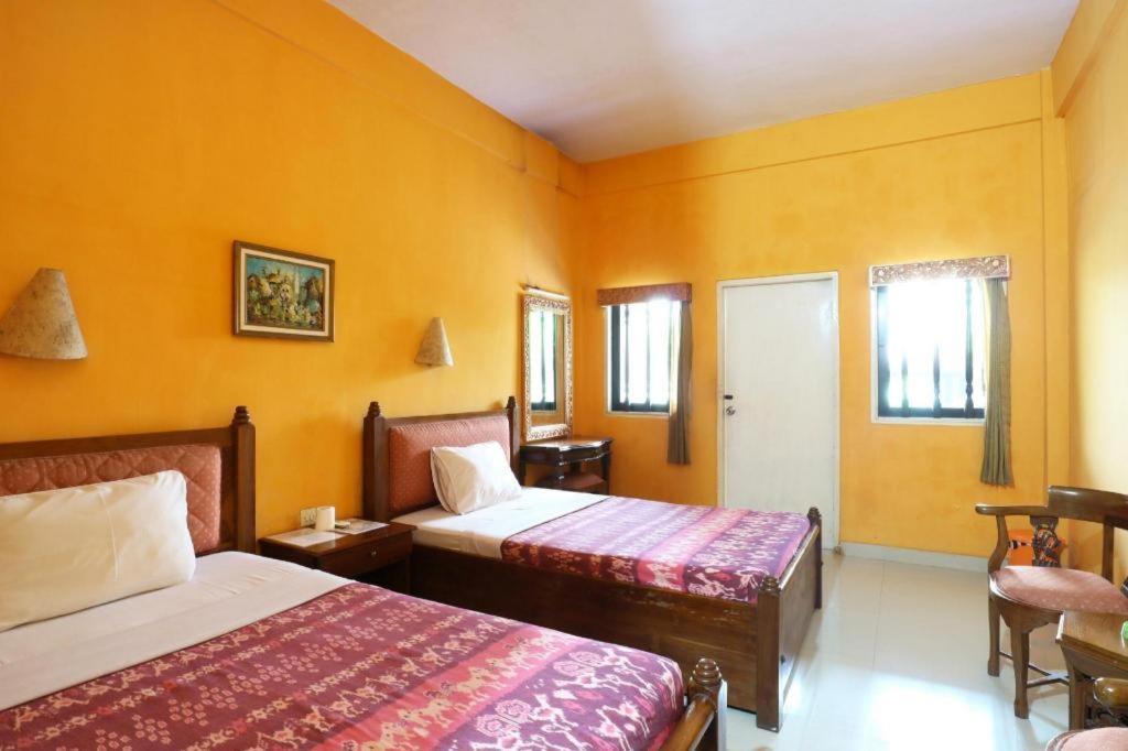 Ayu Hotel *