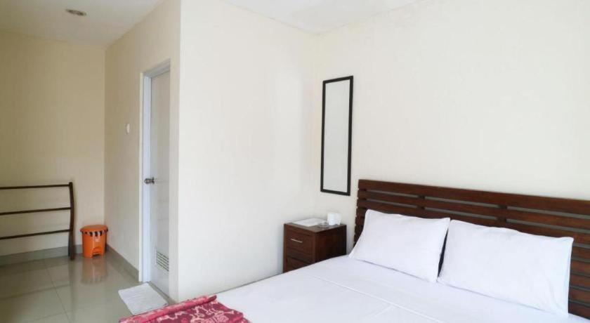 Ayu Hotel *