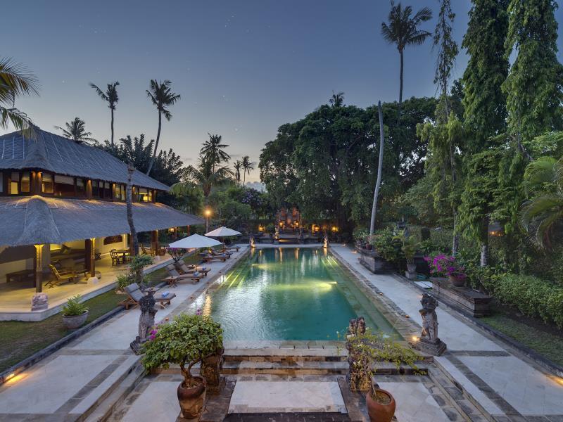 Hotel Batujimbar 3*