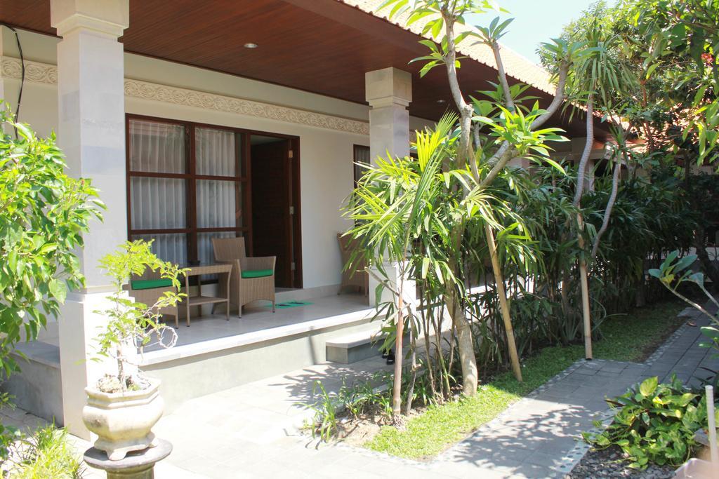 Mona * Sanur