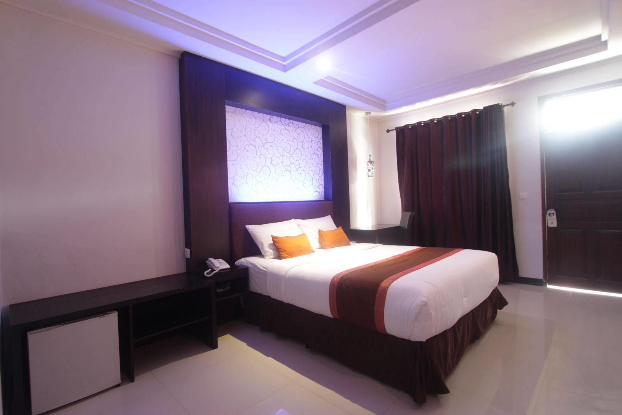 Taman Agung Hotel 3*