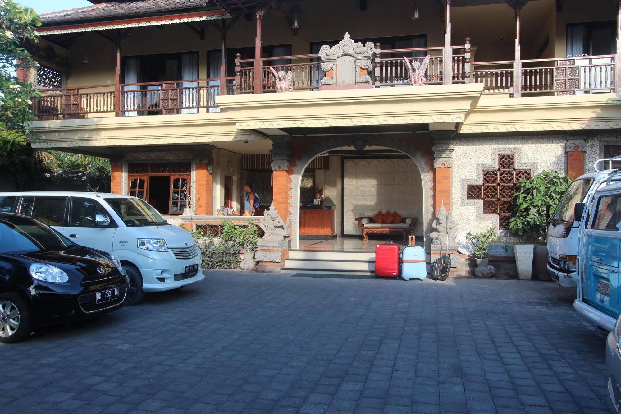 Taman Agung Hotel 3*