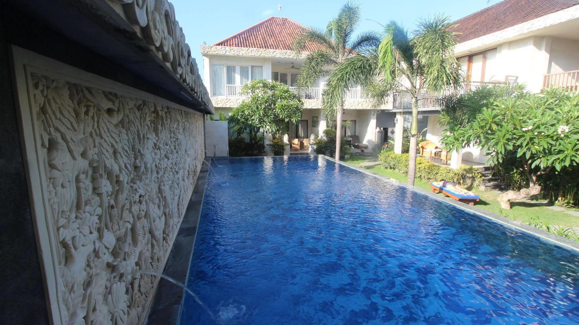 Taman Agung Hotel 3*