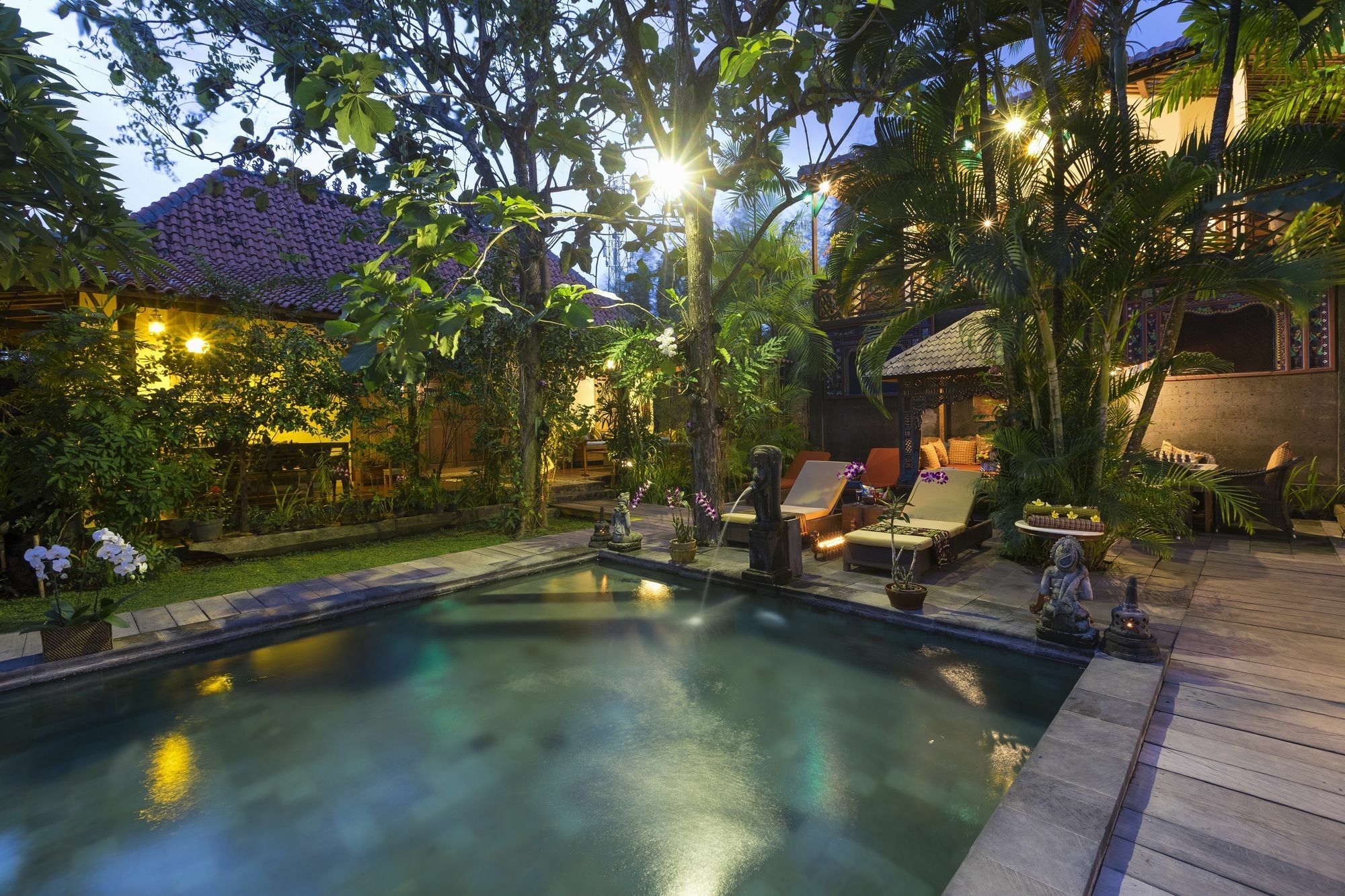 Kampung Kecil Boutique *