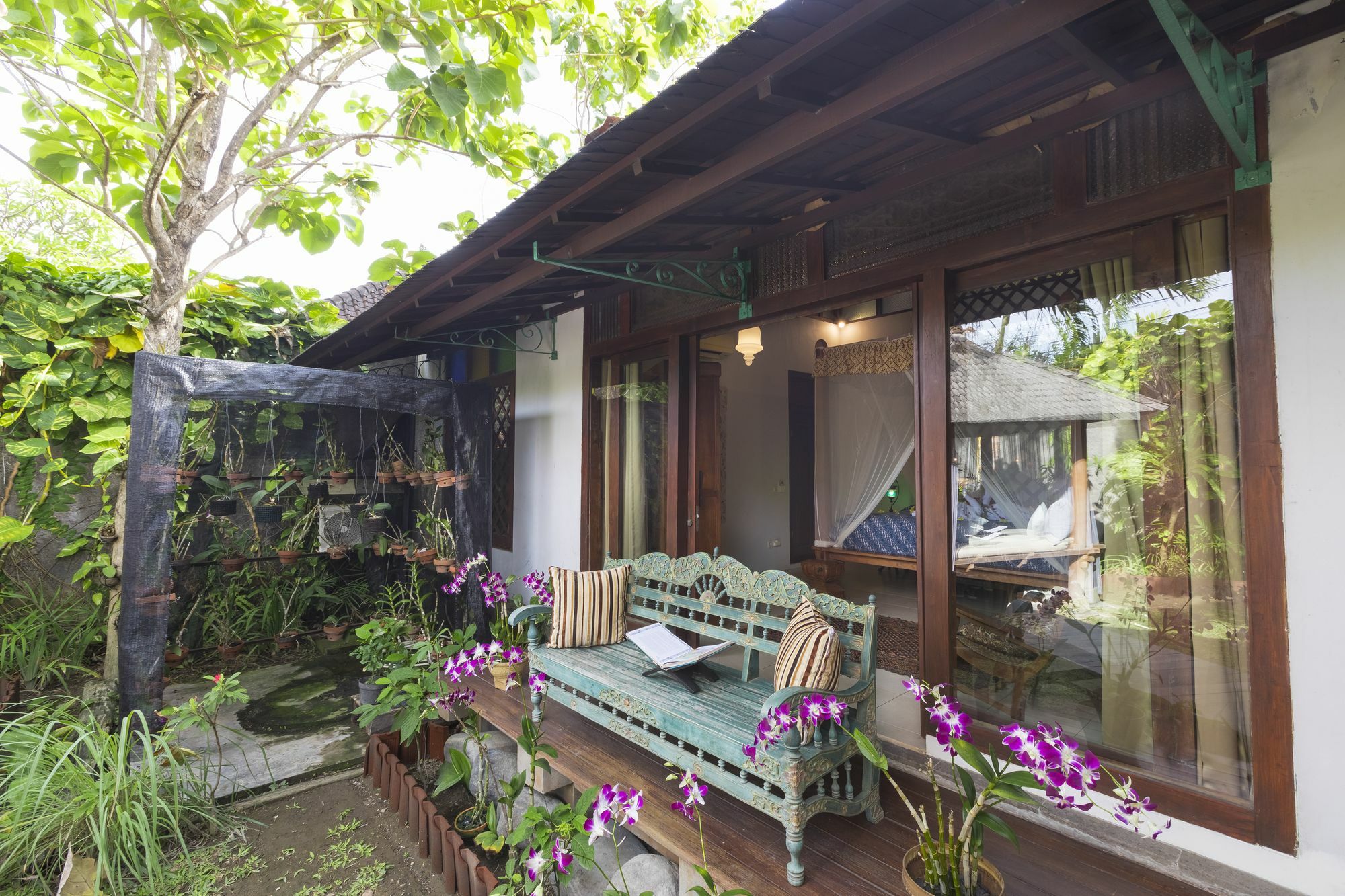 Kampung Kecil Boutique *