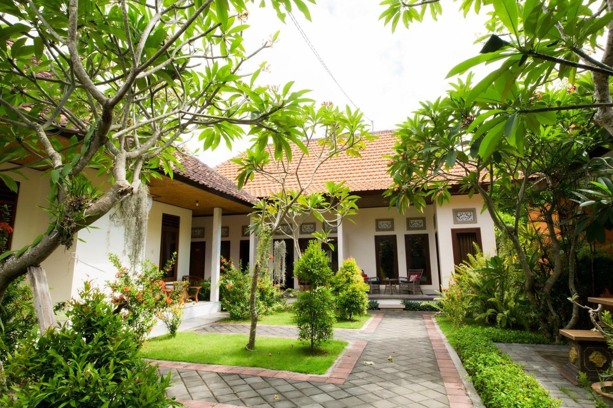 Manda Homestay *