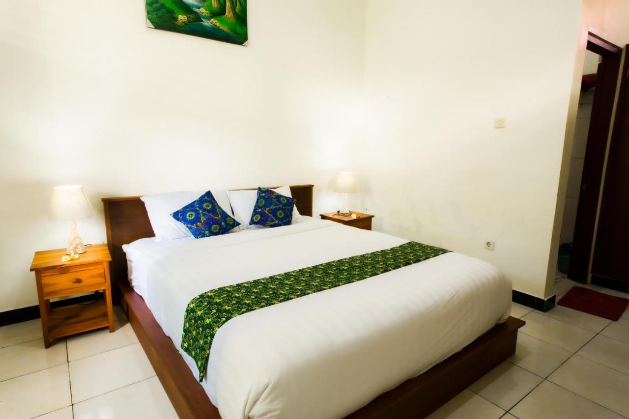 Manda Homestay *