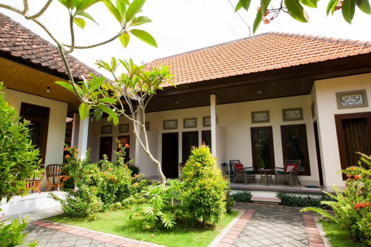 Manda Homestay *