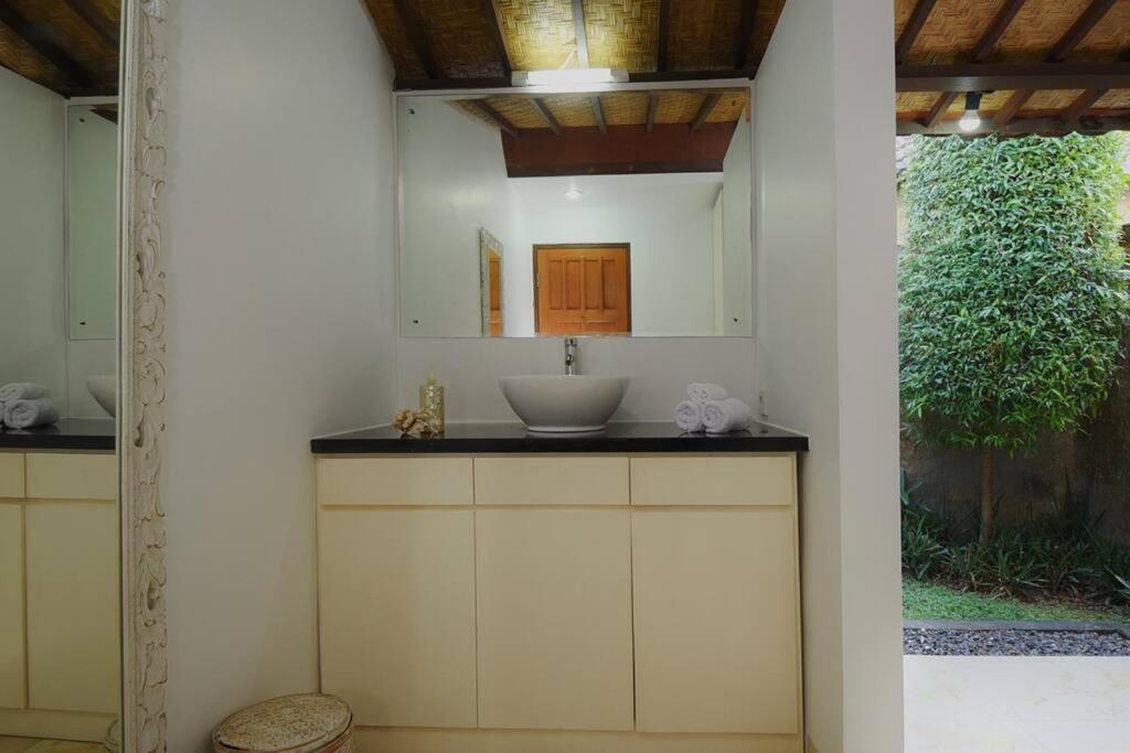 Tropical Oasis, Mimba *