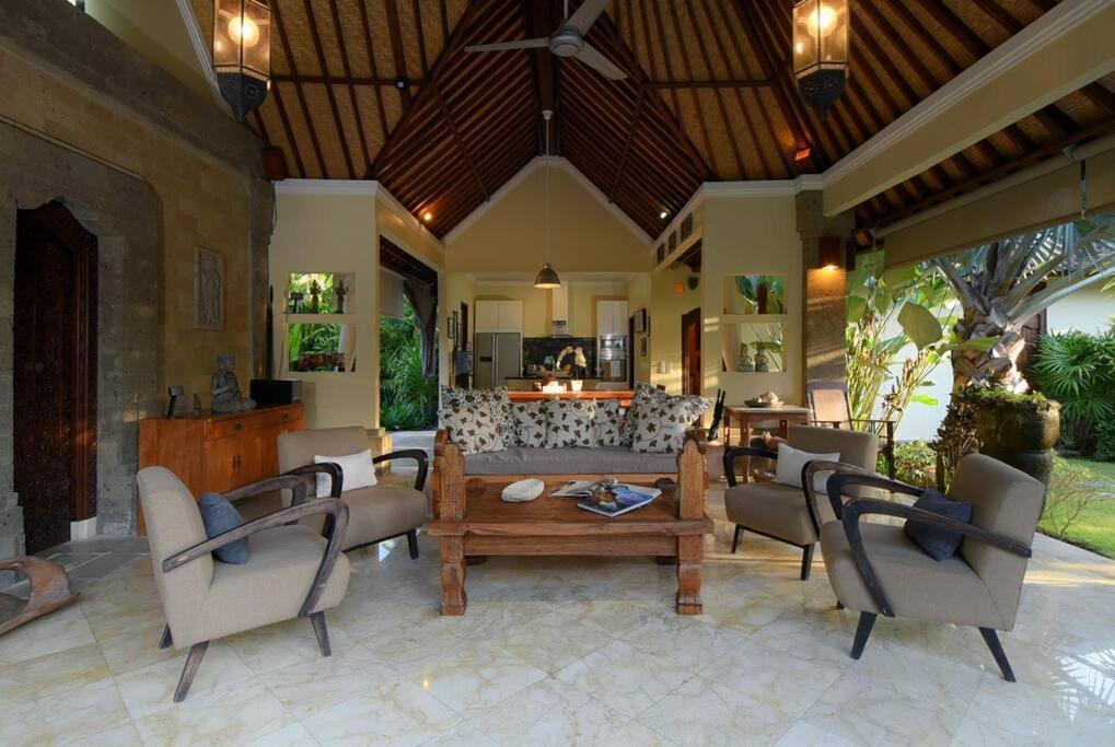 Tropical Oasis, Mimba *