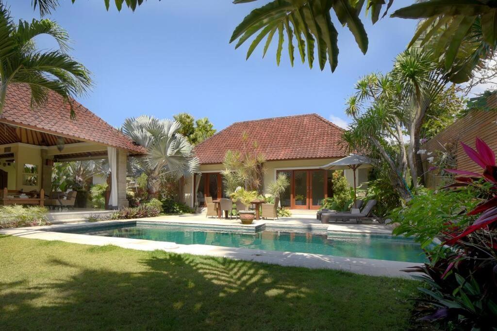 Tropical Oasis, Mimba *