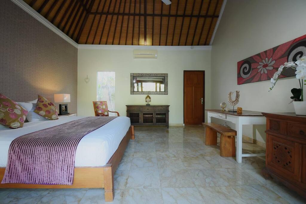 Tropical Oasis, Mimba