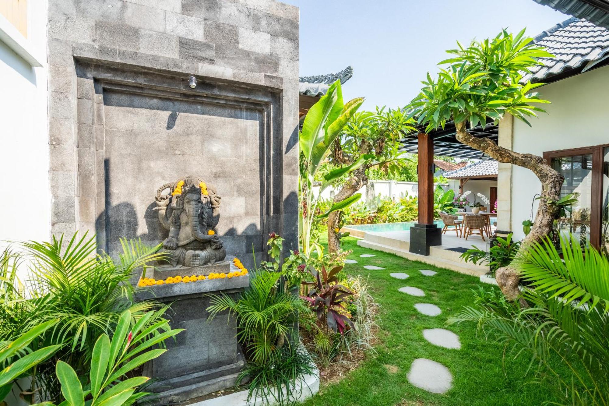 Tranquility Manor Bali Villa *